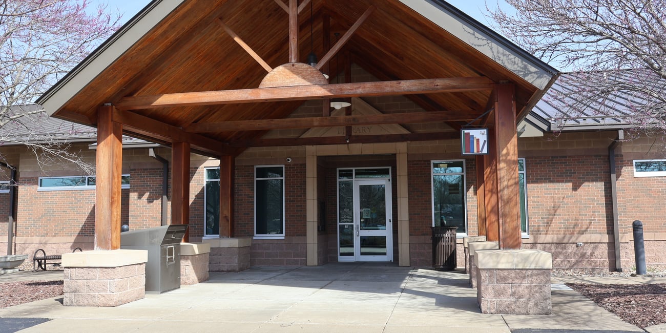 Front entrance to Anne West Lindsey Library