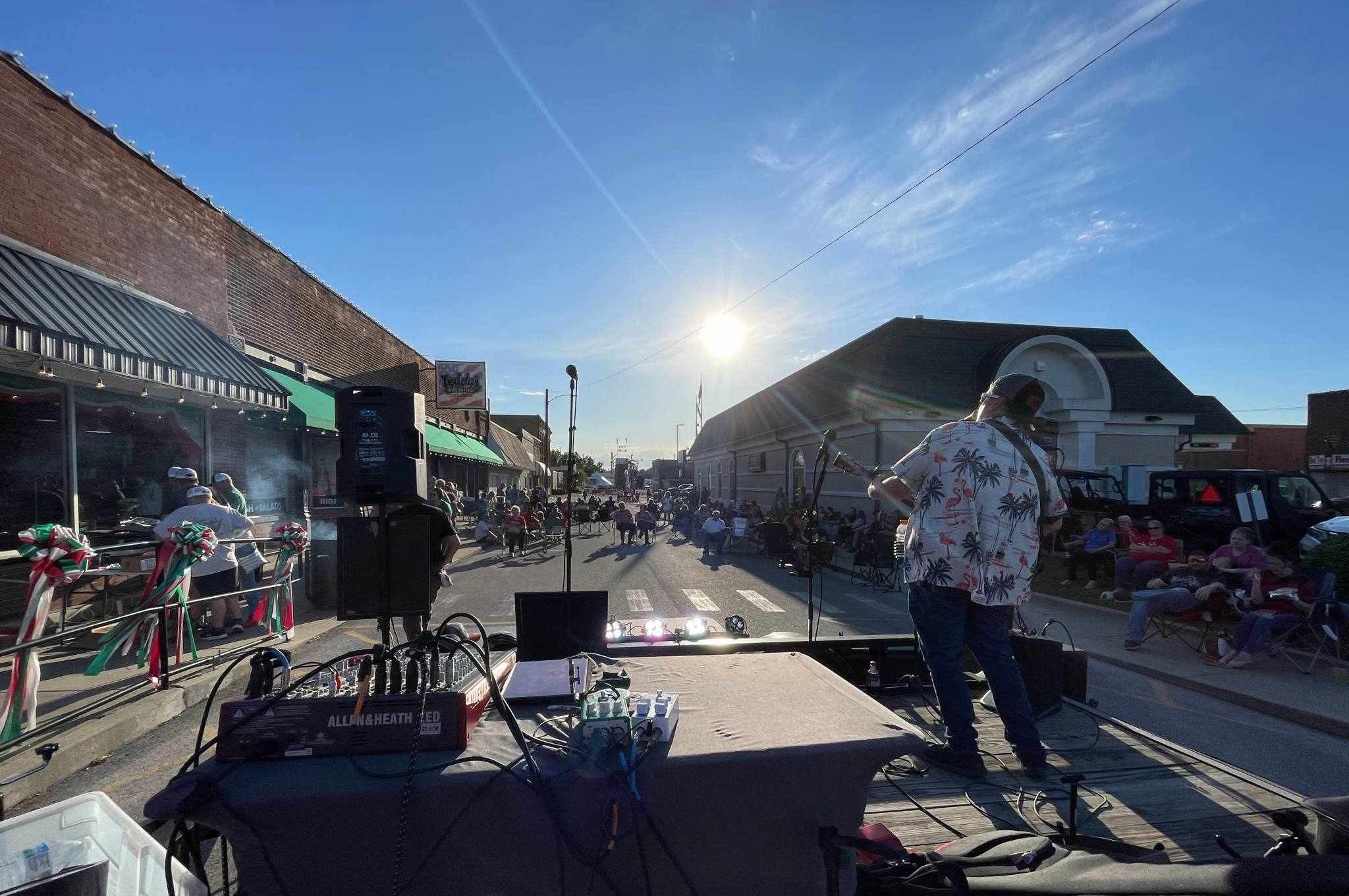 teddys-sports-bar-grill-stage-table-herrin-southern-illinois