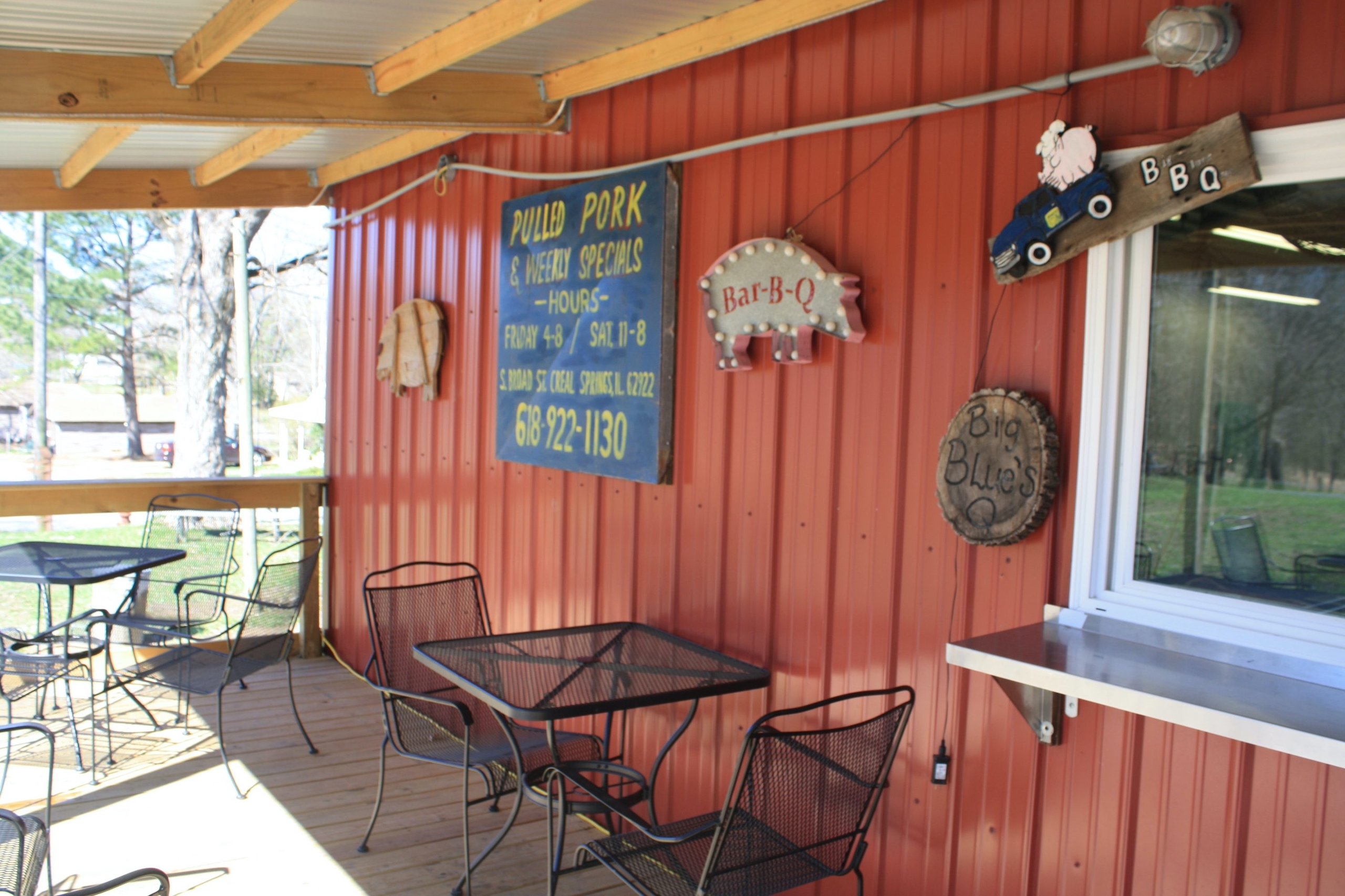 big-blues-que-store-creal-springs-illinois