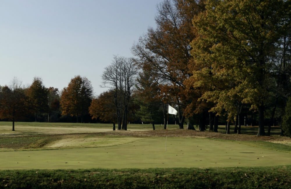pine-lakes-golf-course-fall-leaves-energy-illinois