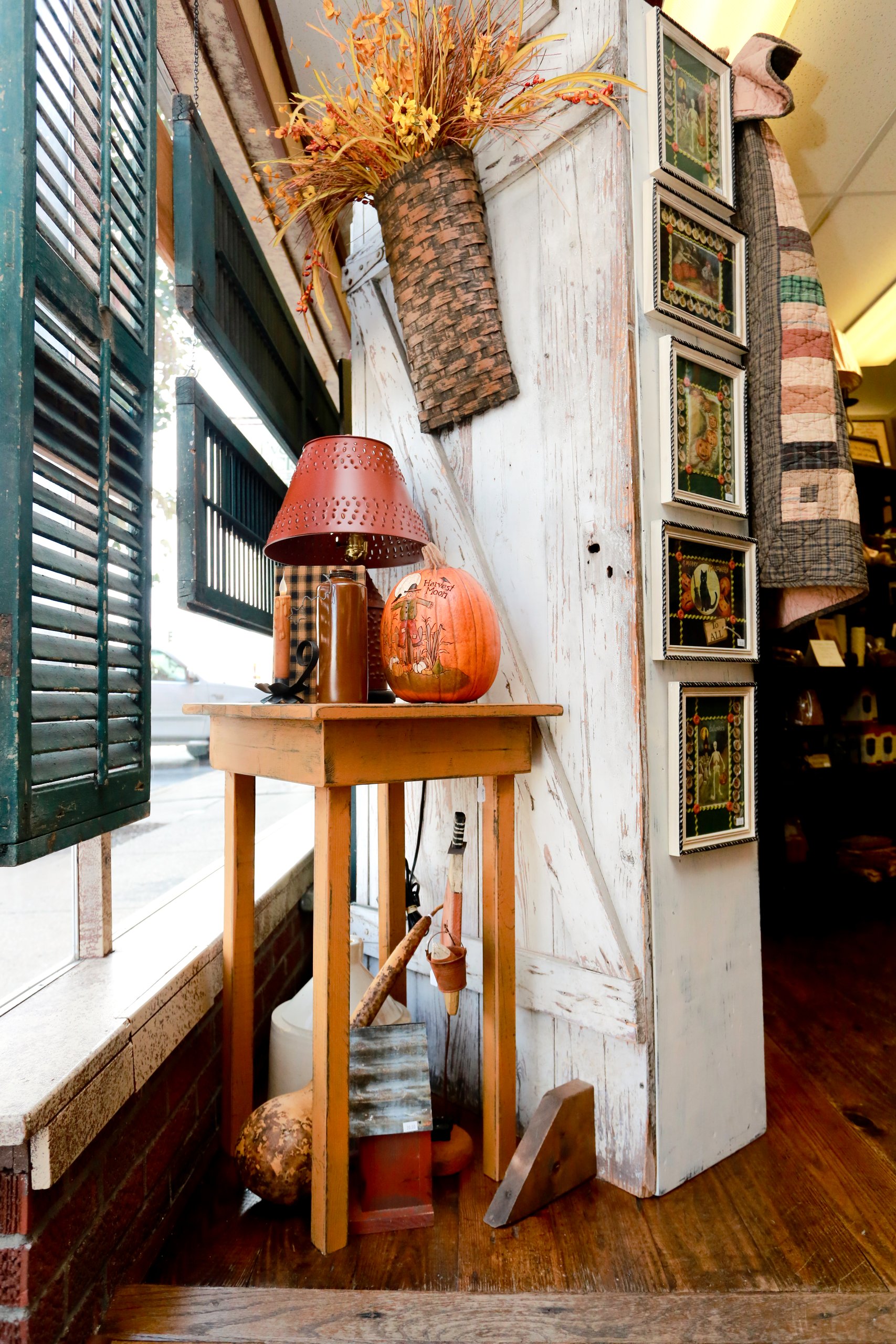 rabbit-patch-cottage-lamp-herrin-illinois