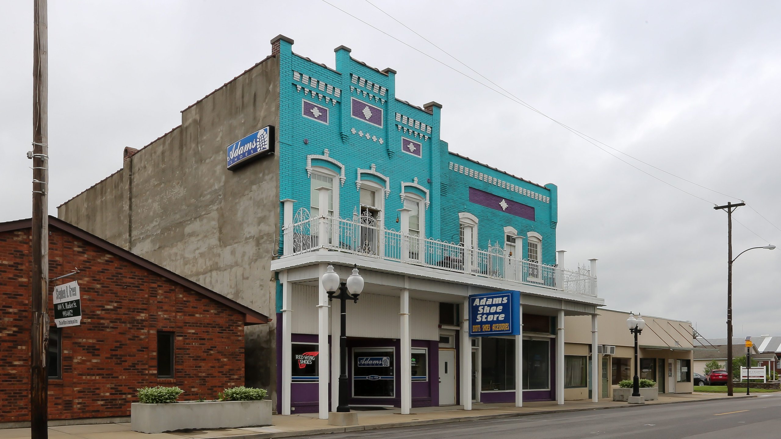 adams-shoe-store-front-marion-illinois