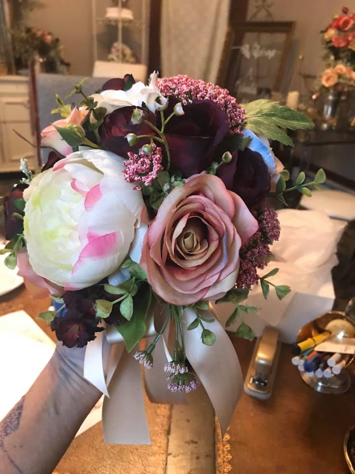 the-barefoot-florist-bouquet-deep-color-carterville-illinois