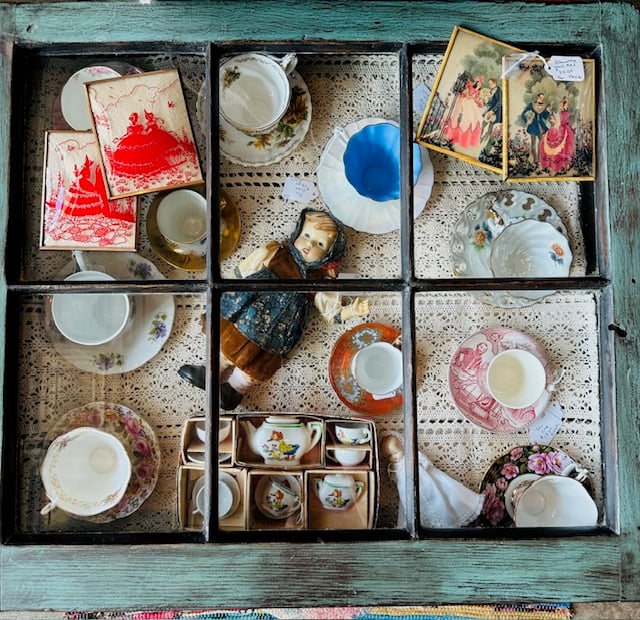 cricket-red-brick-antique-mall-carterville-illinois