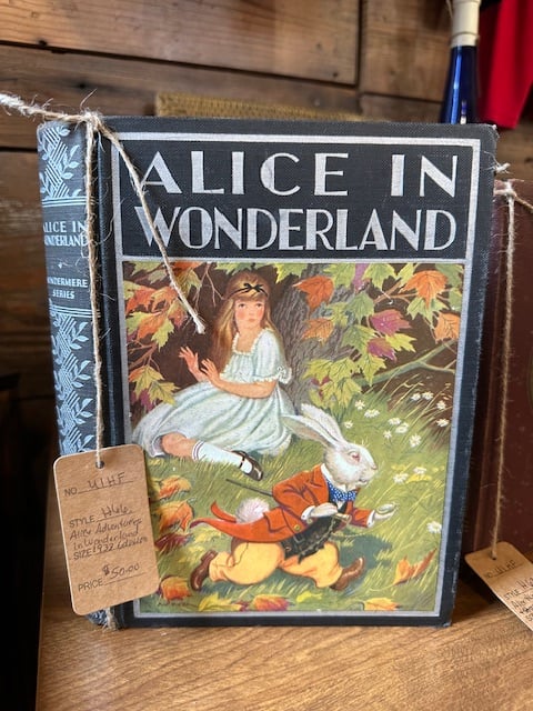 cricket-red-brick-antique-mall-carterville-illinois