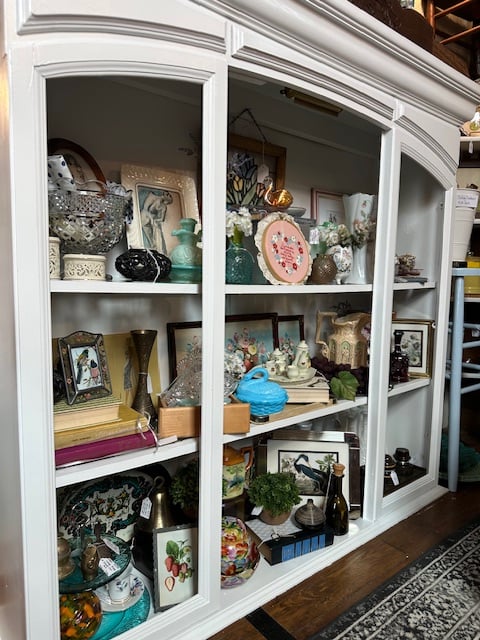 cricket-red-brick-antique-mall-carterville-illinois