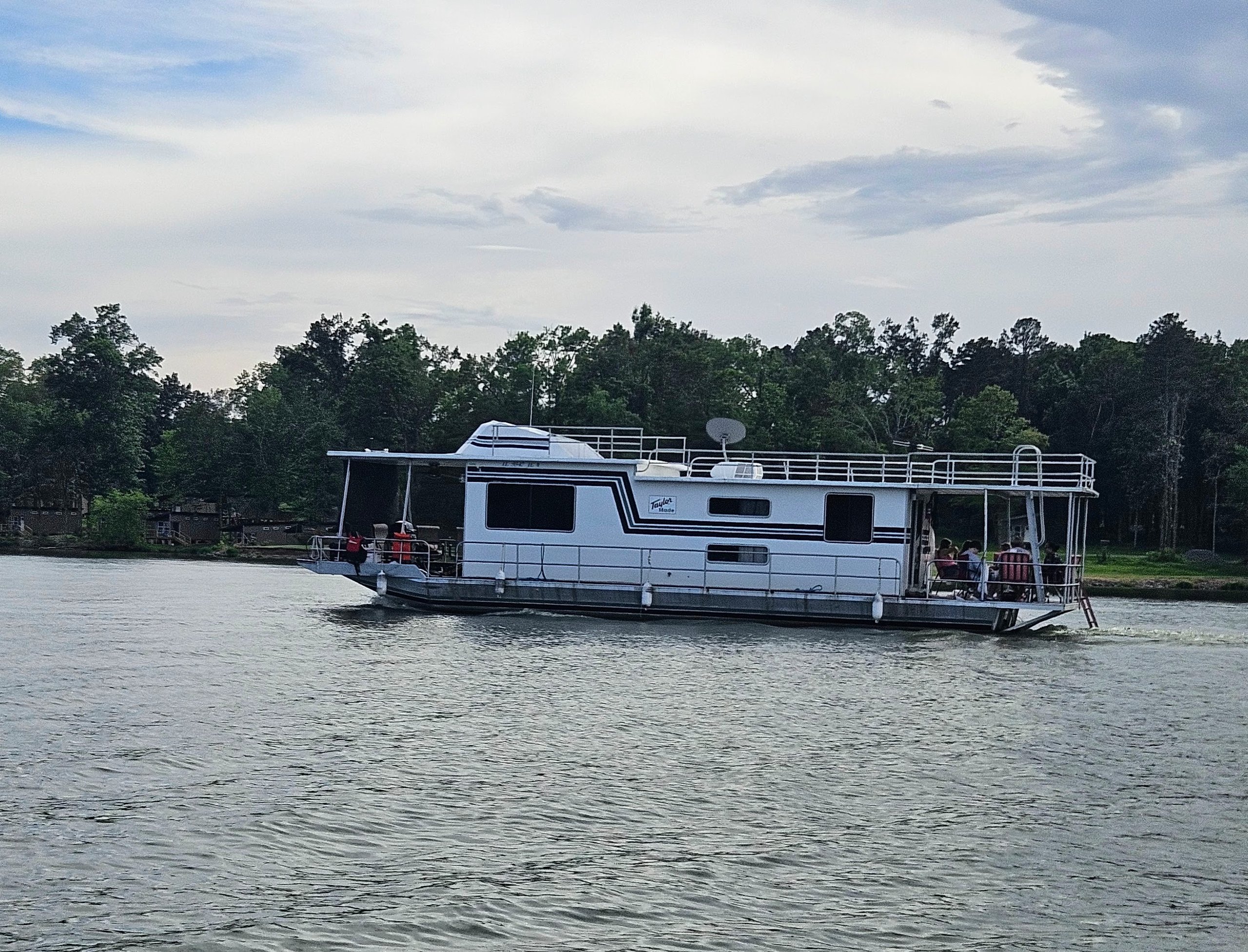 playport-marina-crab-orchard-lake-marion-southern-illinois