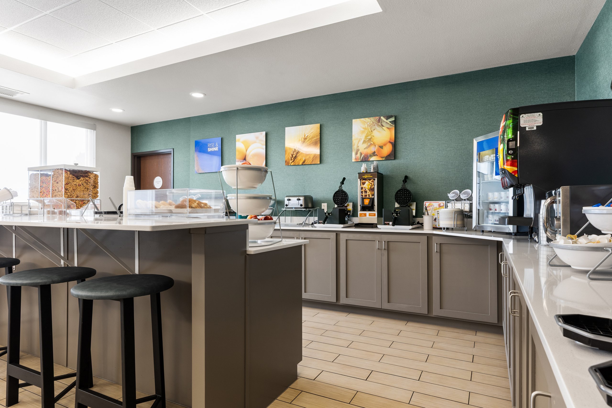 comfort-inn-breakfast-area-2026