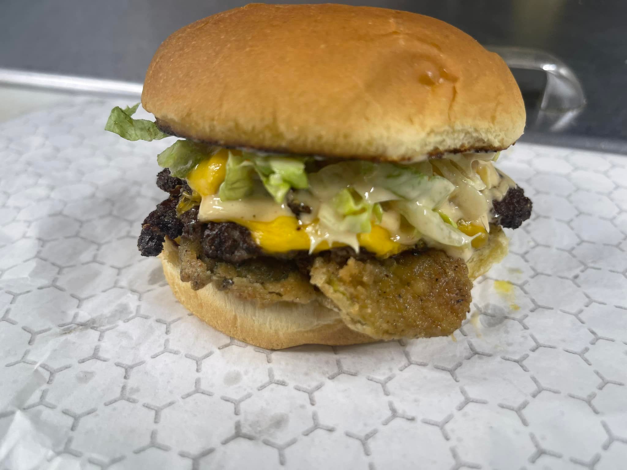 three-southern-peaches-burger-southern-illinois