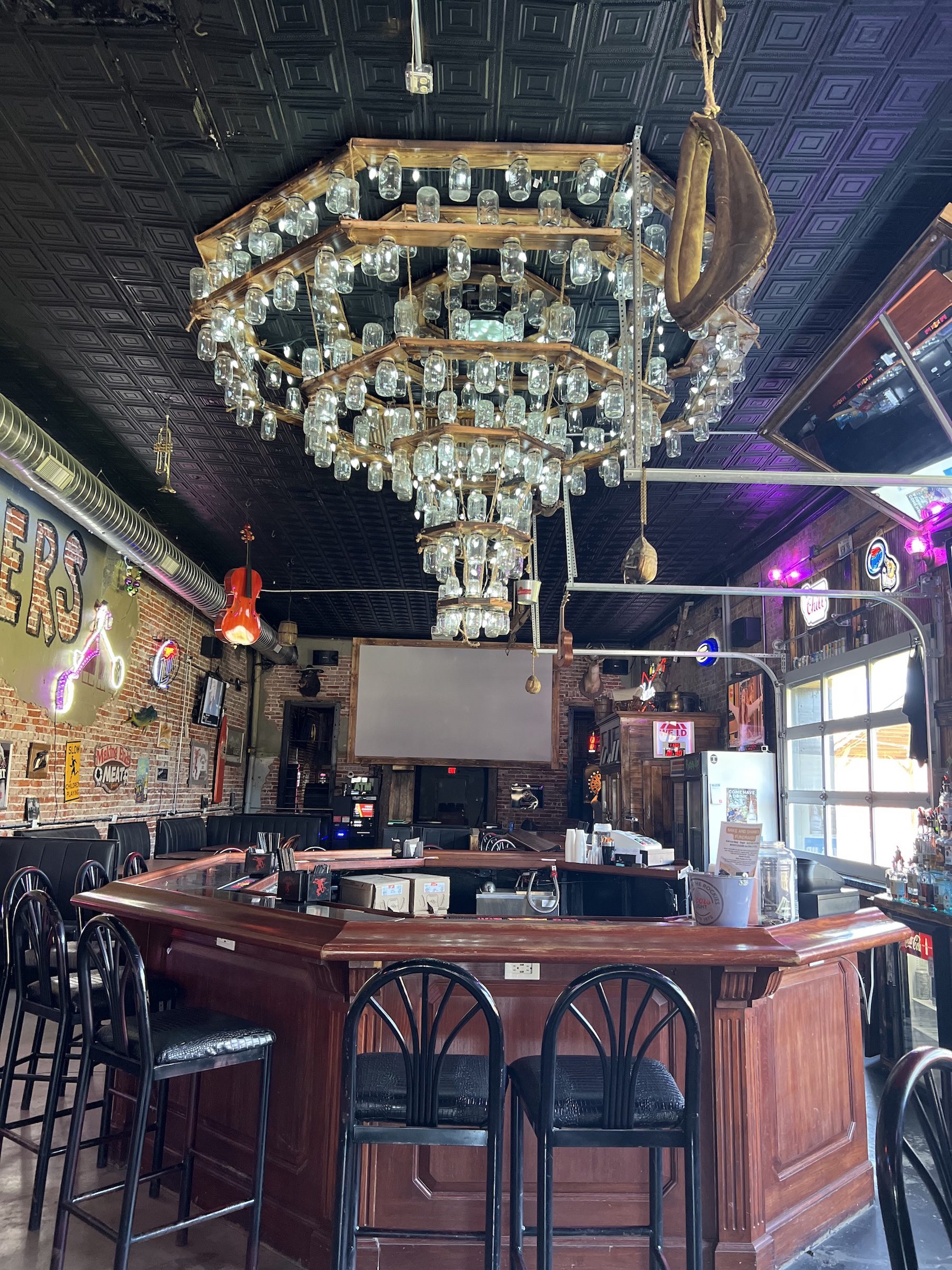 bootleggers-saloon-vittles-bar-herrin-illinois
