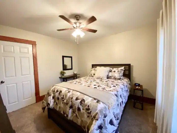carterville-cottage-bedroom-carterville-illinois