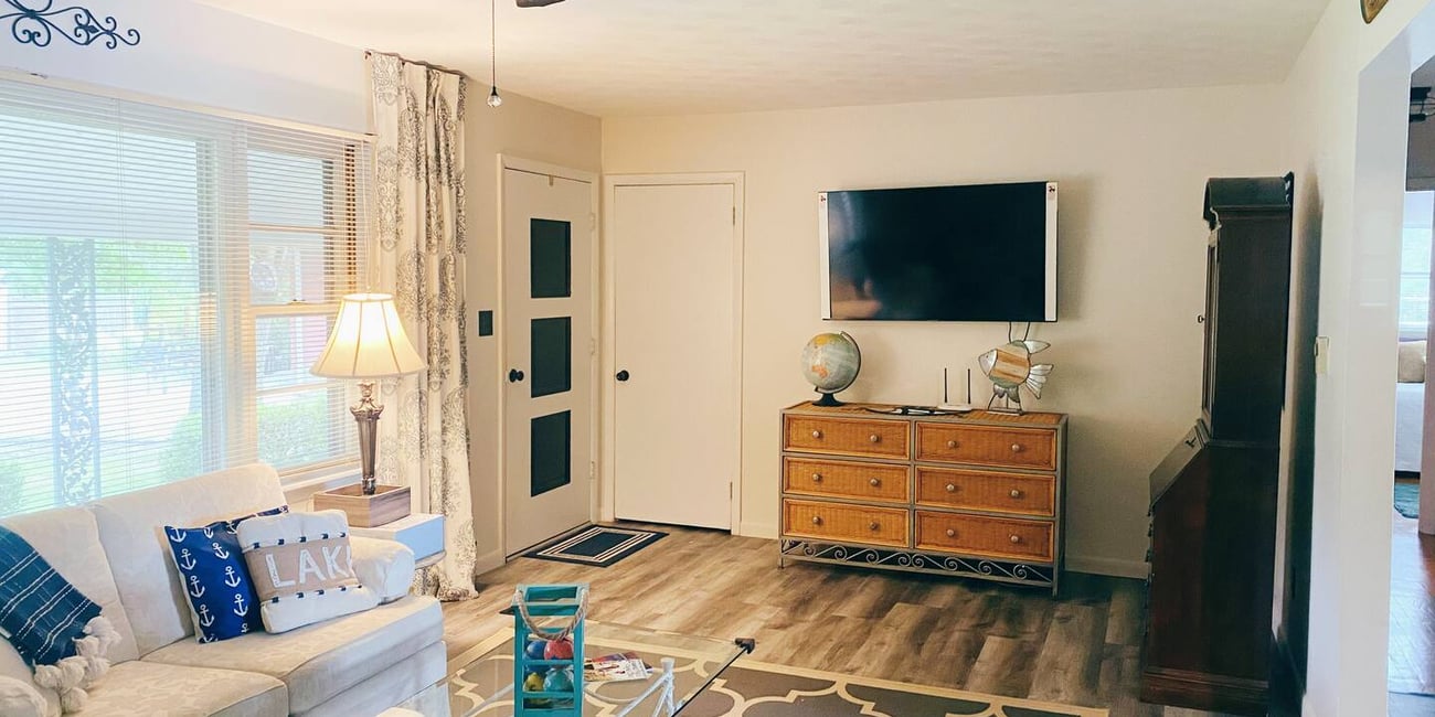 lakefront-cottage-living-room-glass-table-smart-tv-marion-illinois