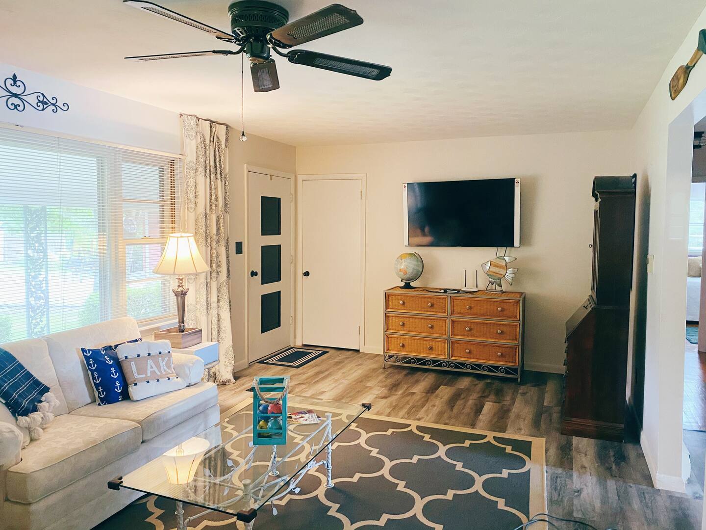lakefront-cottage-living-room-glass-table-smart-tv-marion-illinois
