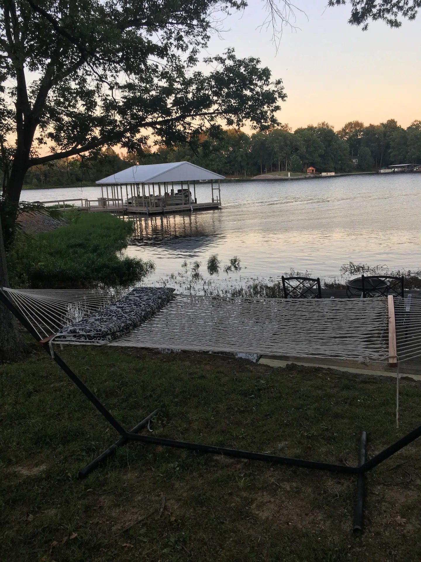 lakefront-cottage-hammock-waterfront-view-marion-illinois