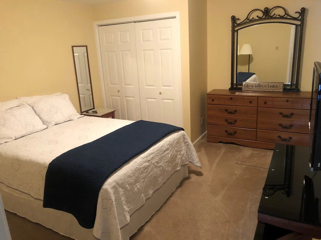 skipping-stones-bedroom-creal-springs-illinois