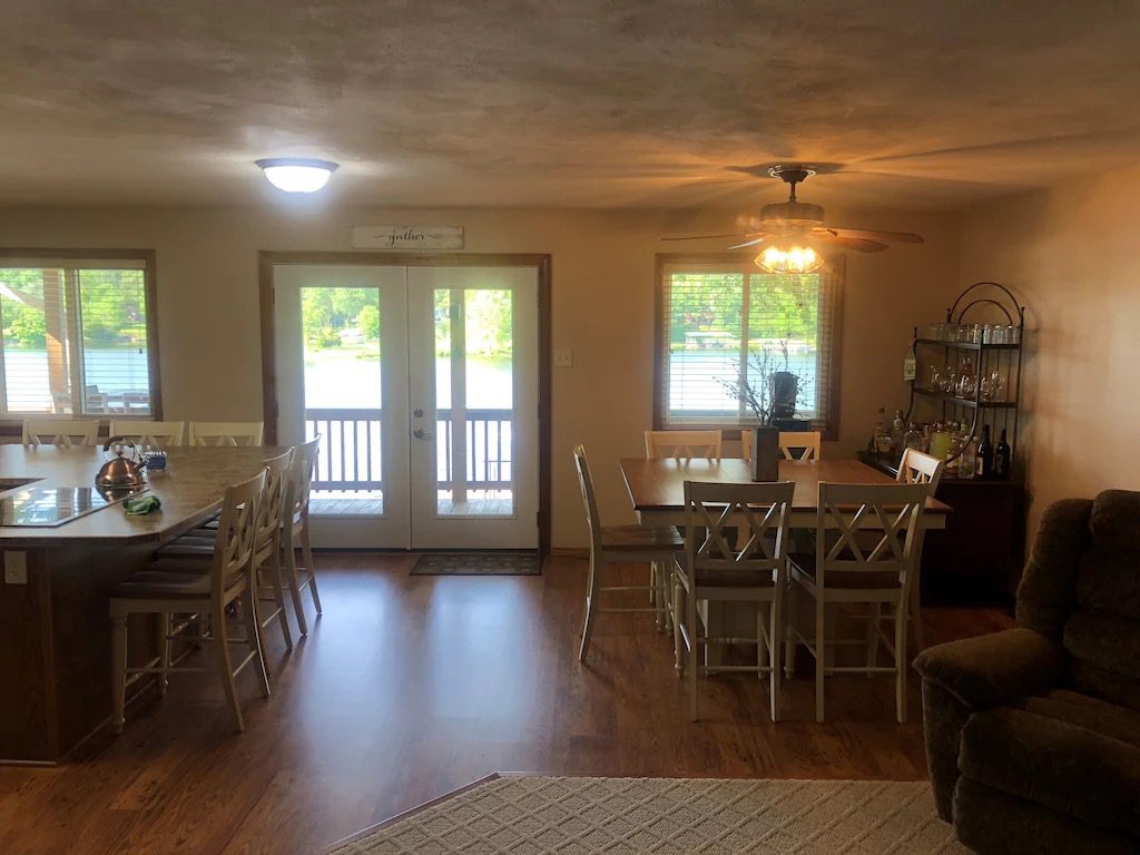 skipping-stones-kitchen-livingroom-dining-lake-view-creal-springs-illinois