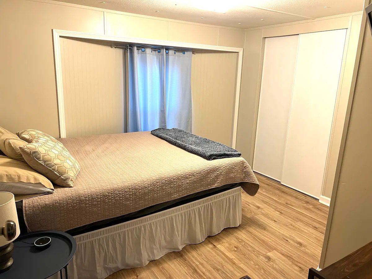 blue-oasis-bedroom-lake-of-egypt-illinois