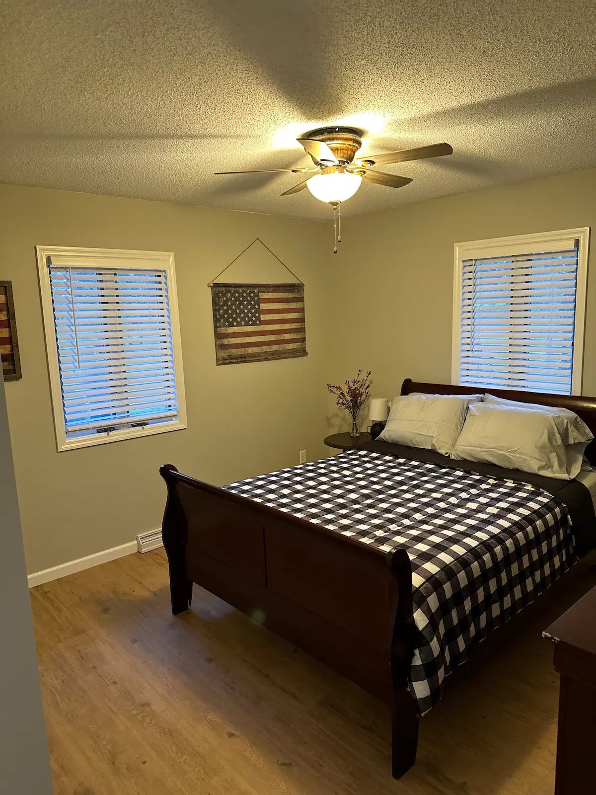 magnolia-inn-bedroom-carterville-illinois