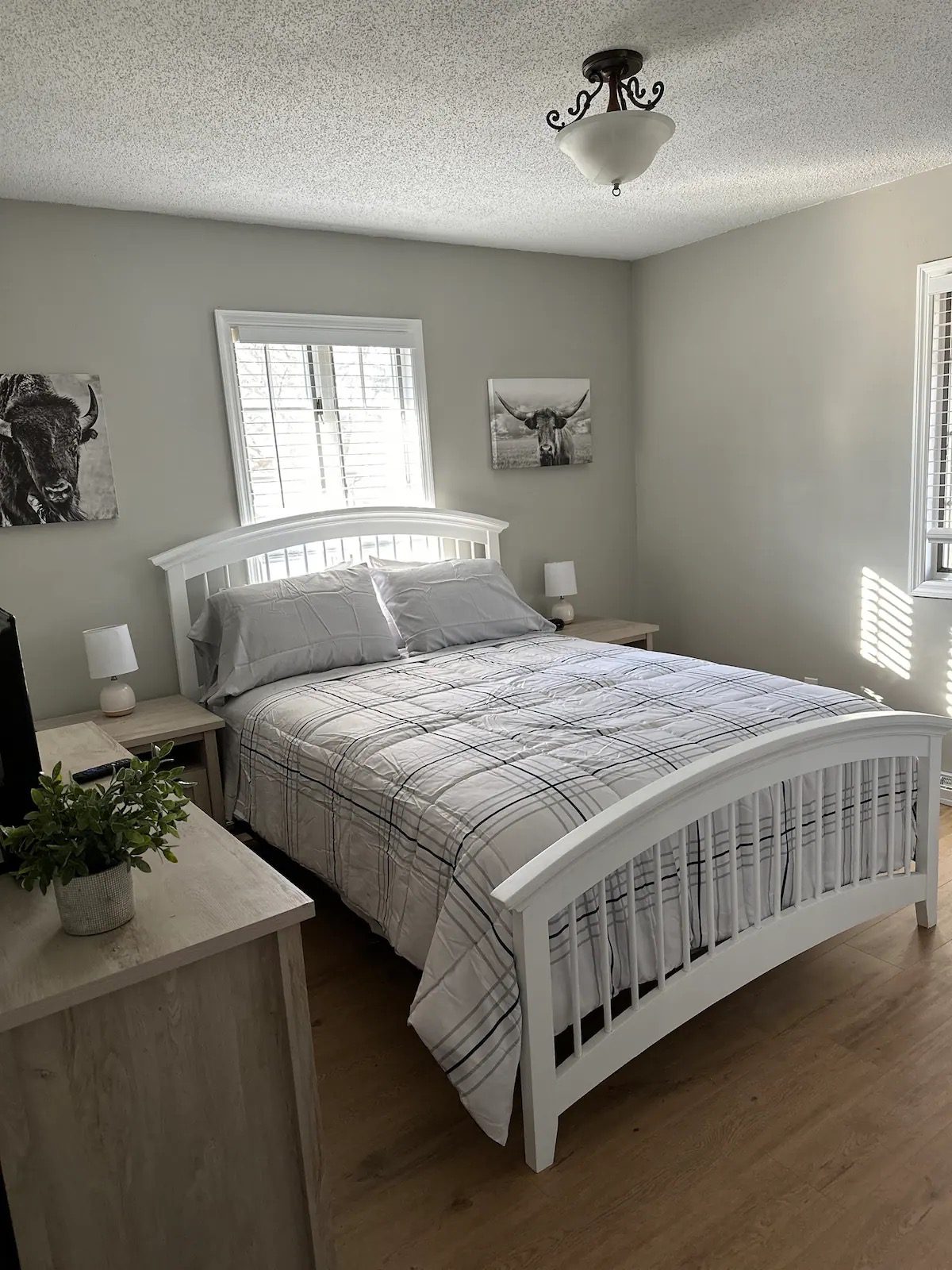 magnolia-inn-bedroom-carterville-illinois