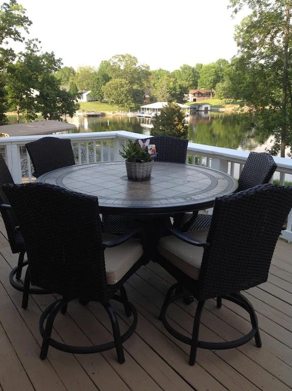 miller-lake-house-balcony-creal-springs-illinois