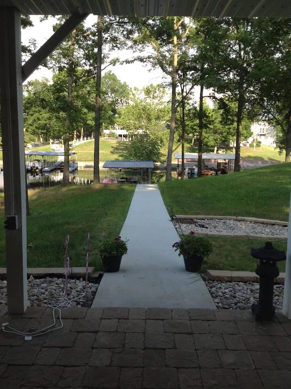 miller-lake-house-pathway-creal-springs-illinois