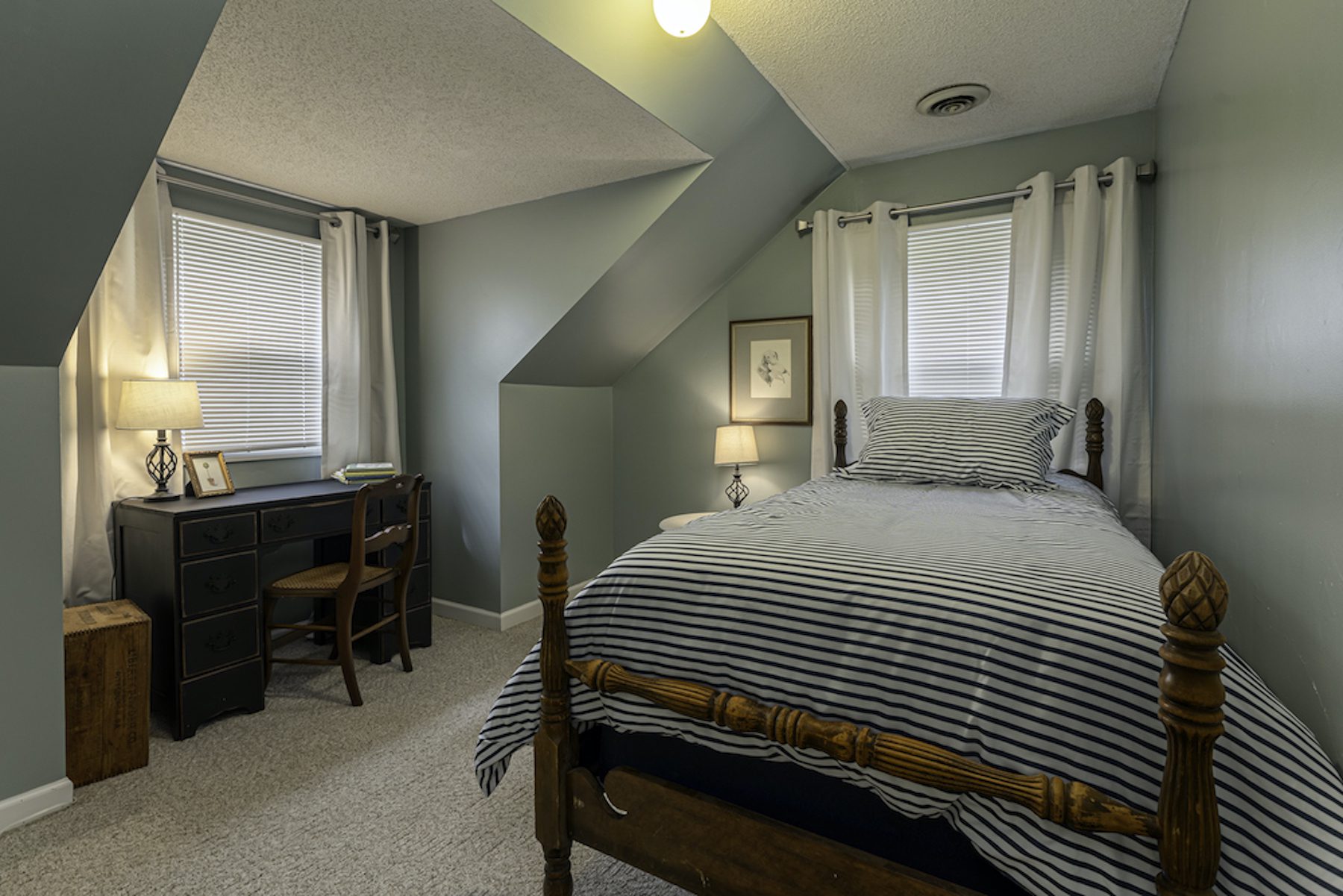 southern-bedroom-desk-creal-springs-illinois