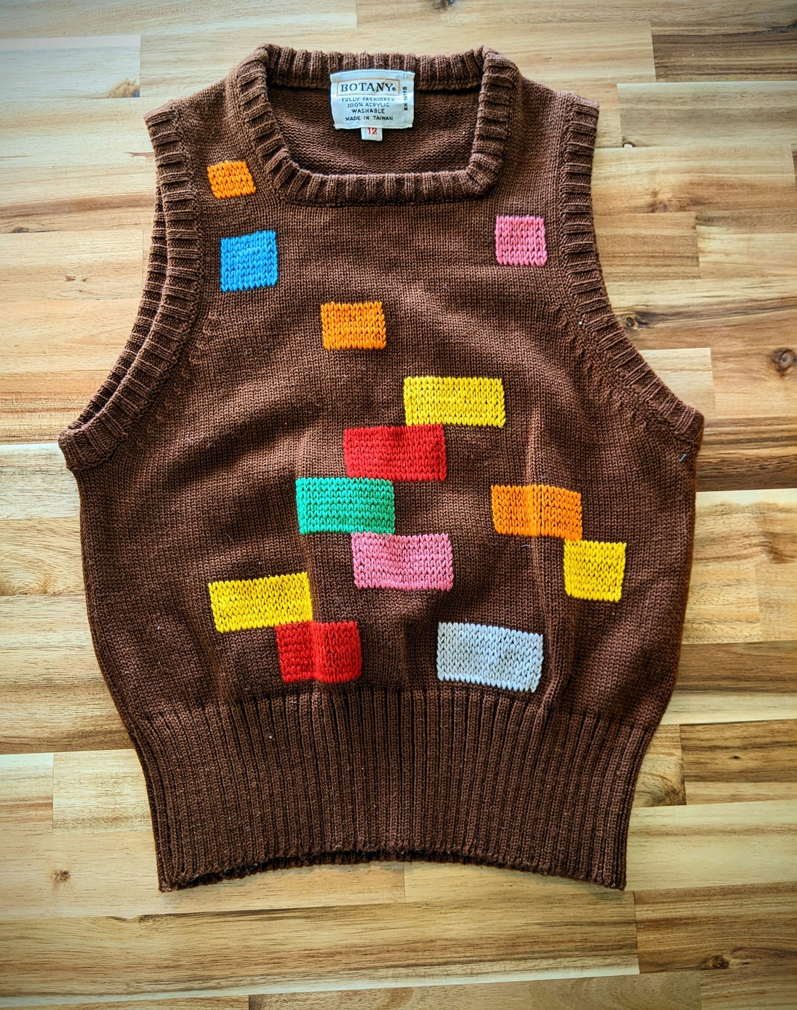 bettys-vintage-curiosities-sweater-carterville-illinois