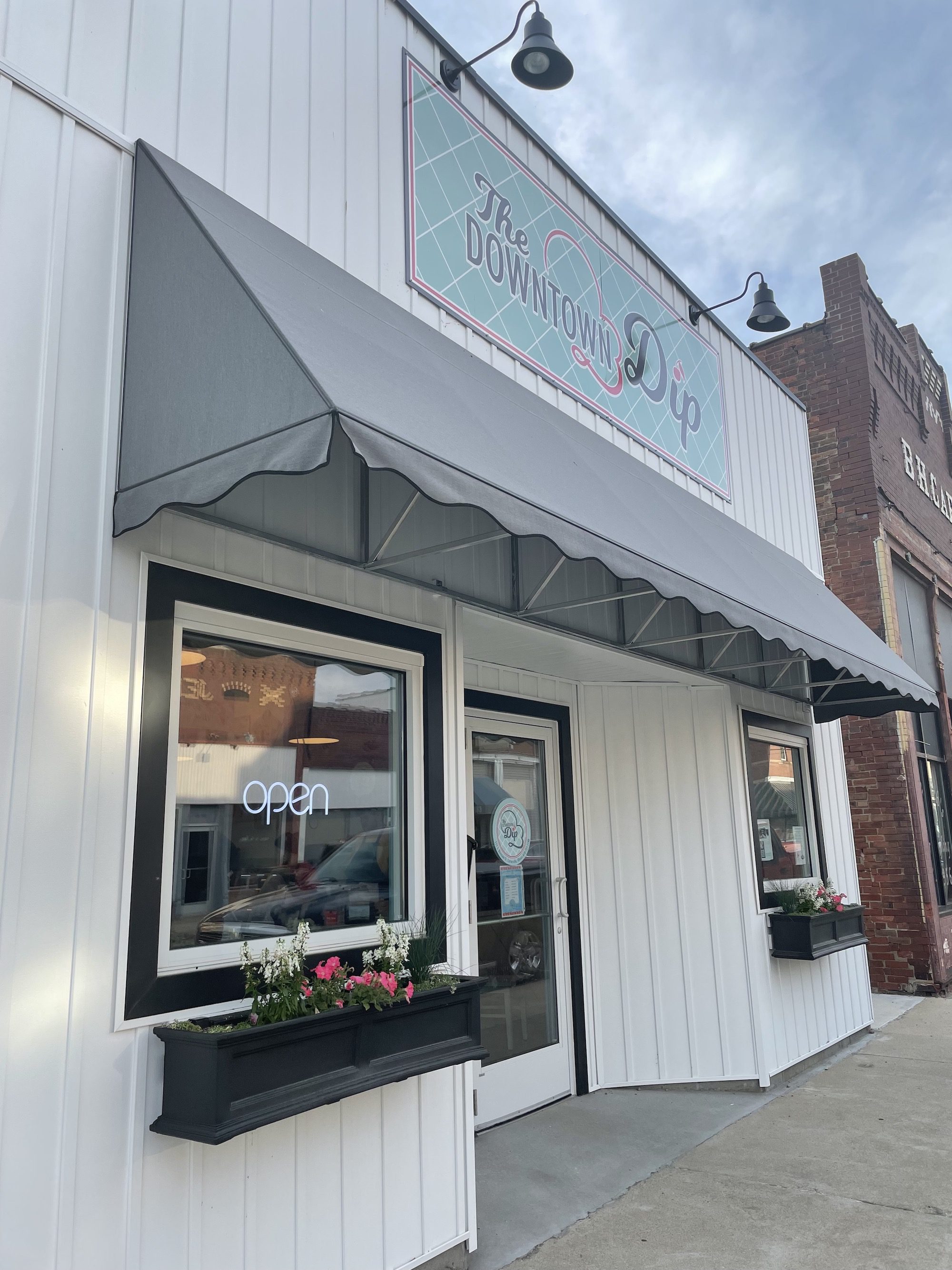 downtown-dip-store-front-carterville-illinois