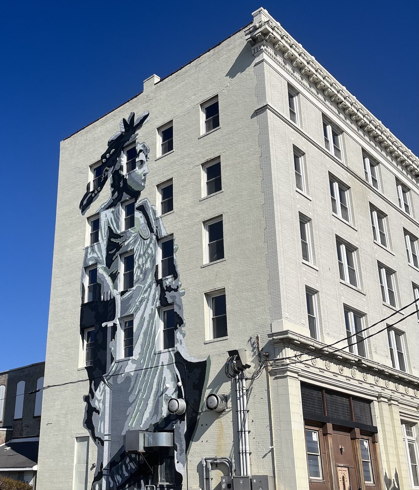 statue-of-freedom-marion-illinois-mural