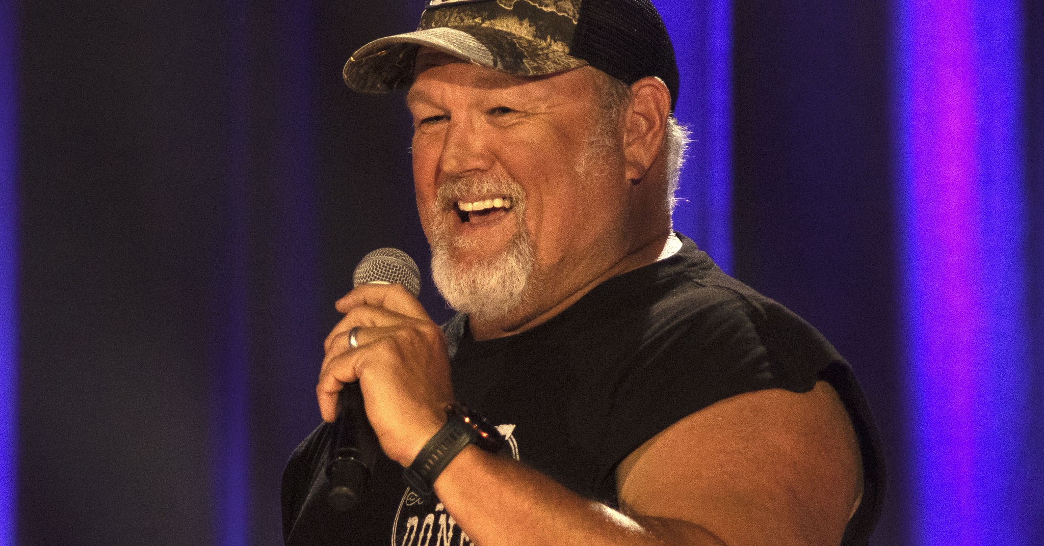 visit-Larry the Cable Guy