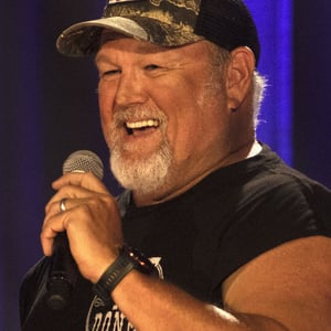 visit-Larry the Cable Guy