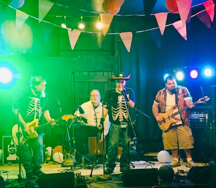 visit-broken-circle-live