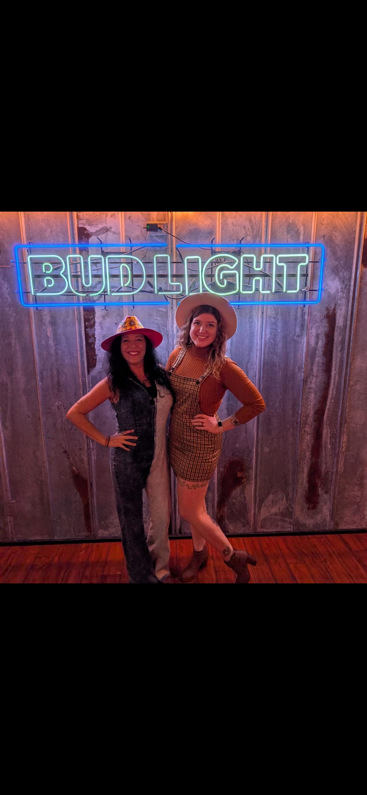 visit-whiskey-chicks