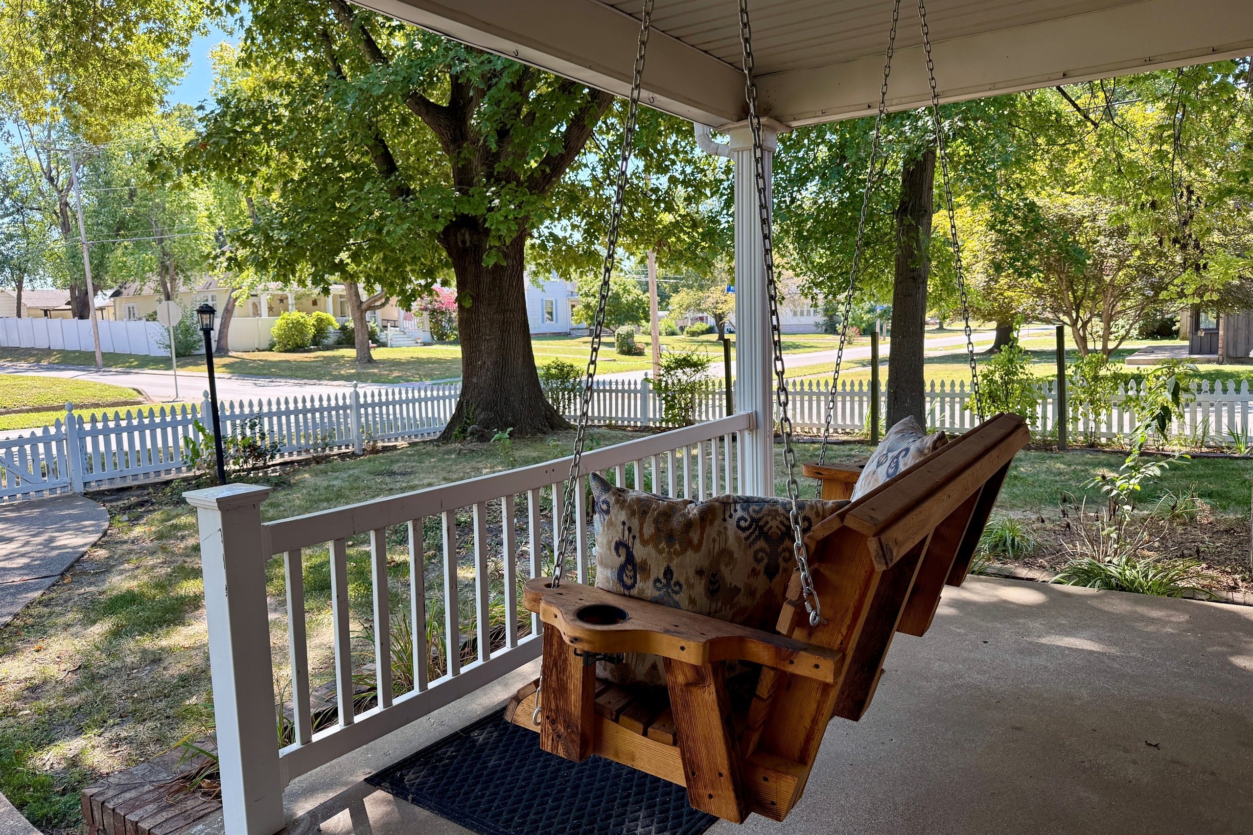 picket-fence-porch-marion-illinois