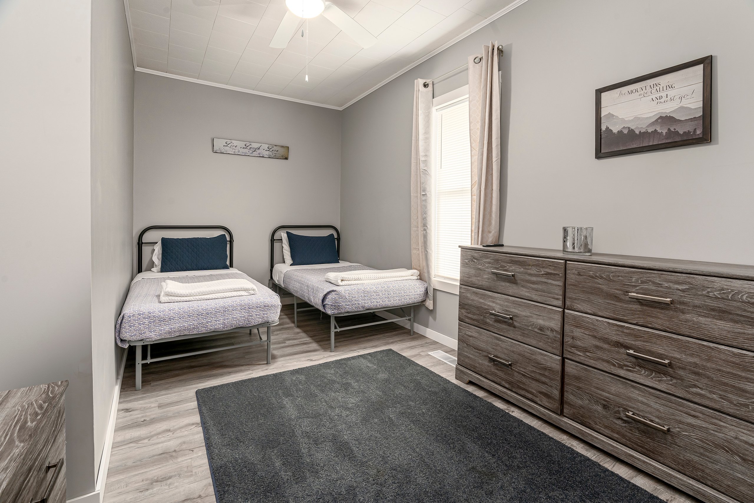 midtown-midterm-bedroom-marion-southern-illinois