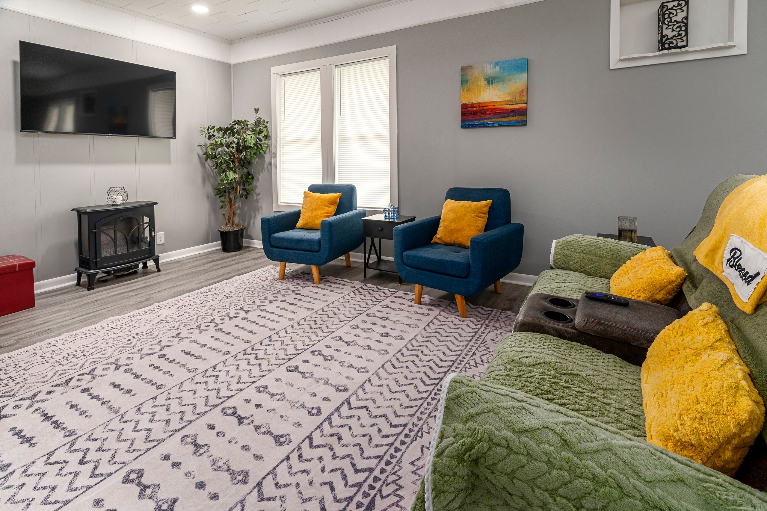 midtown-midterm-living-room-marion-southern-illinois