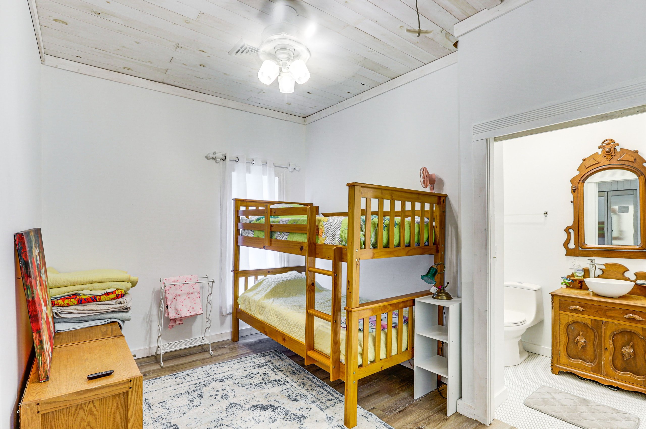 cozy-carterville-home-bedroom-southern-illinois