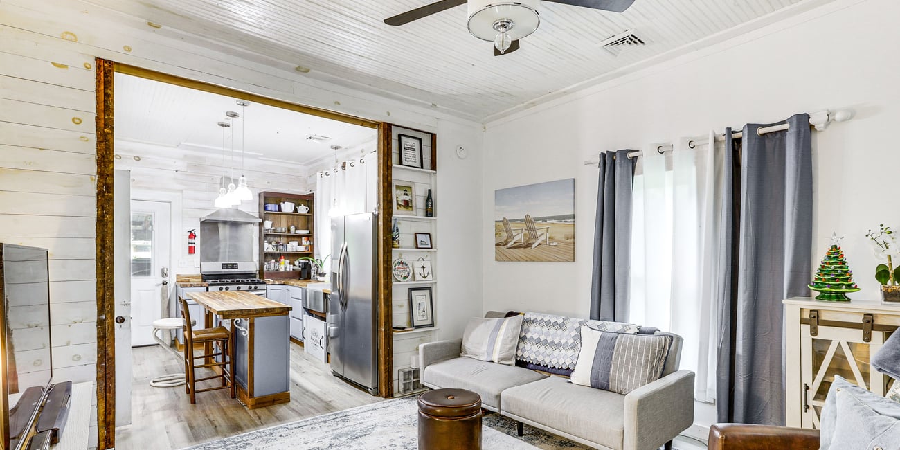 cozy-carterville-home-living-room-southern-illinois