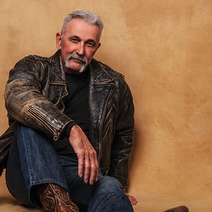 Aaron-Tippin-Walkers-Bluff
