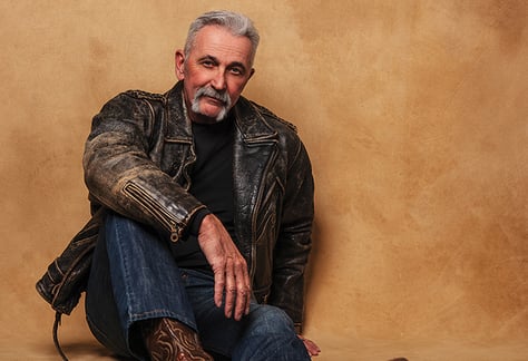 Aaron-Tippin-Walkers-Bluff